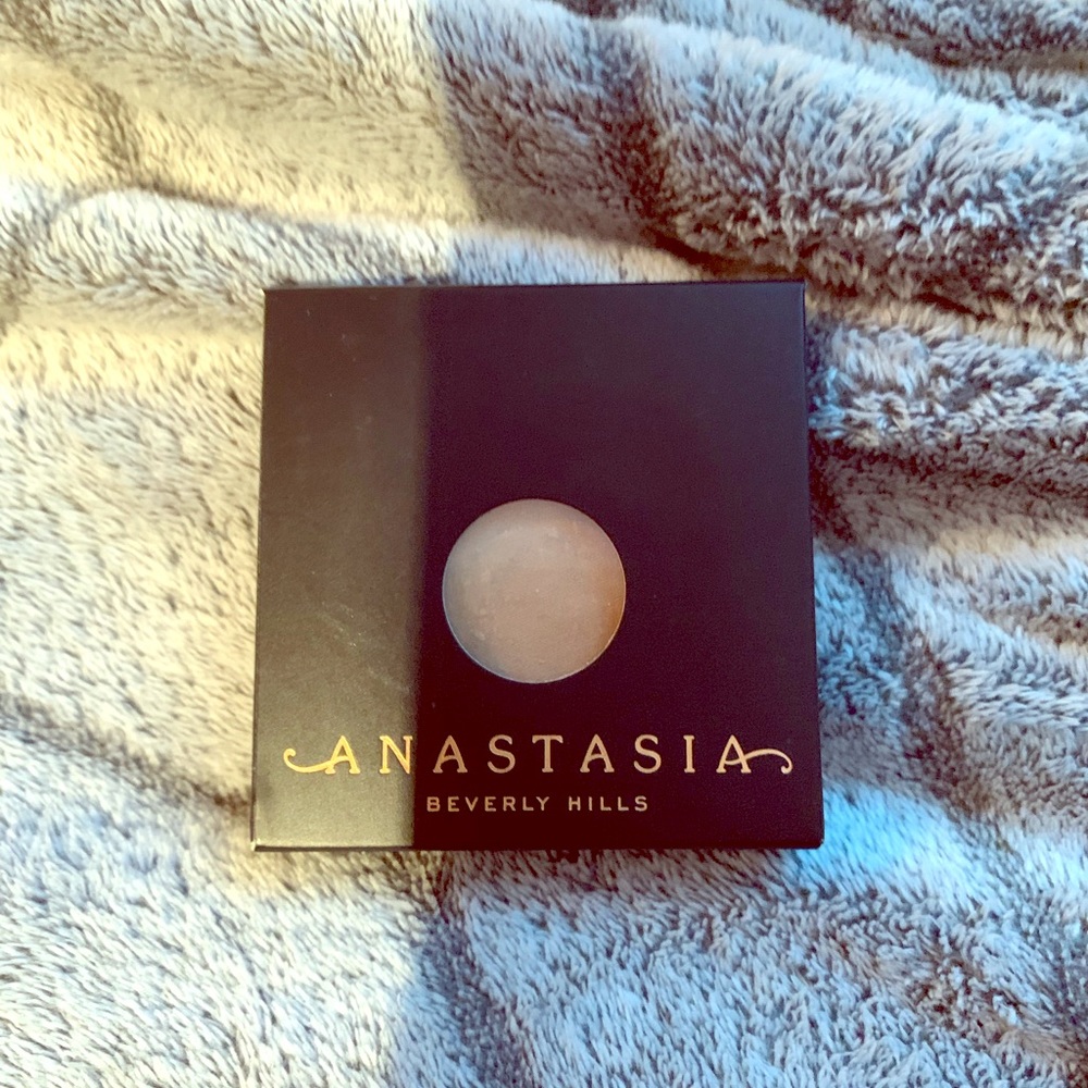 Anastasia of Beverly Hills single eye shadow